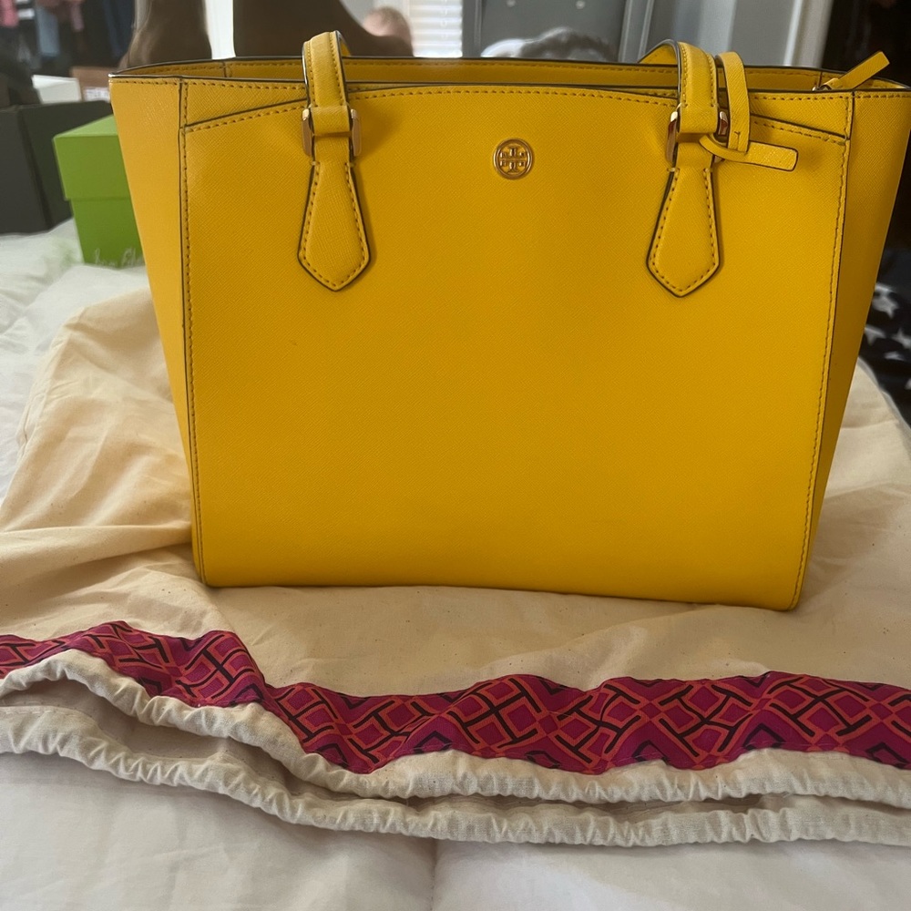 Tory Burch Robinson tote in yellow saffiano leather